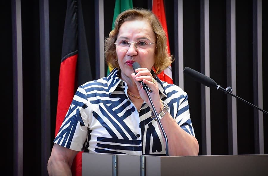 Ao anunciar adesão a Cícero, Léa Toscano diz que não prometeu voto em Efraim e que pode deixar União