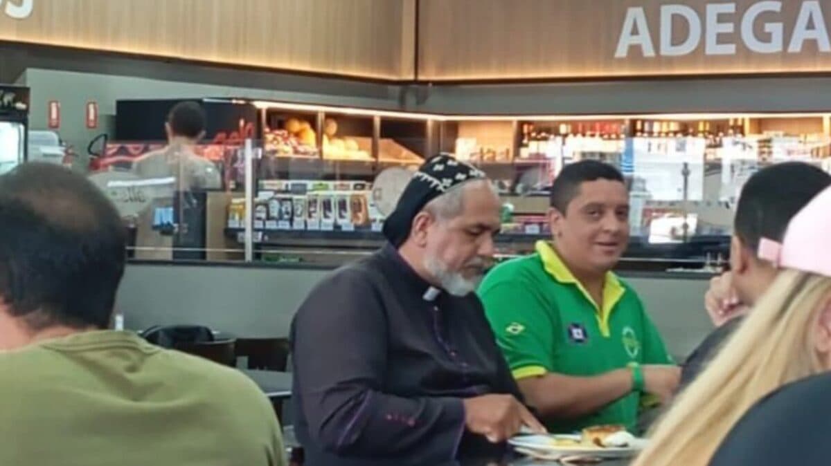 Flagrante: meme nas últimas Eleições para presidente, padre Kelmon é visto em João Pessoa