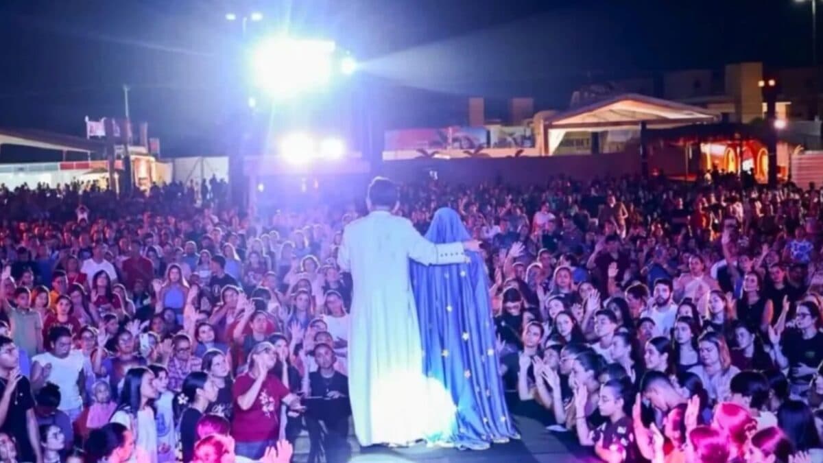 Padre Sandro Santos e banda Colo de Deus reúnem multidão na prévia do retiro de carnaval da Consolação, na Arena Lovina