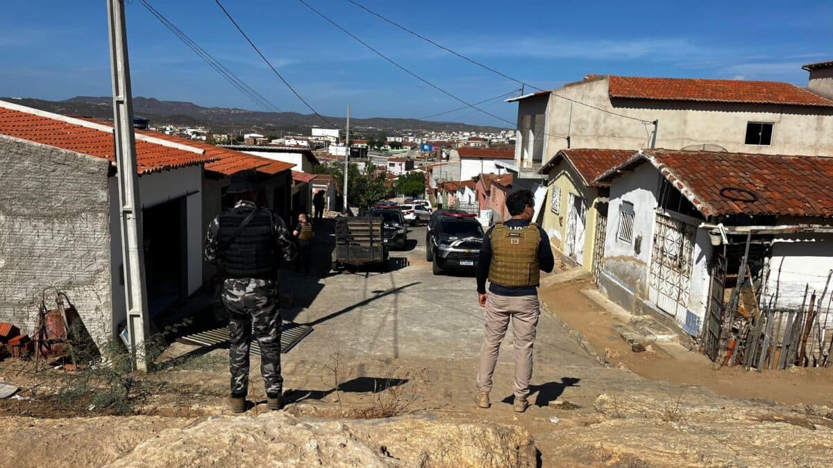 Polícia deflagra operação contra tráfico, prende duas pessoas e apreende mais de R$ 40 mil em drogas em Picuí