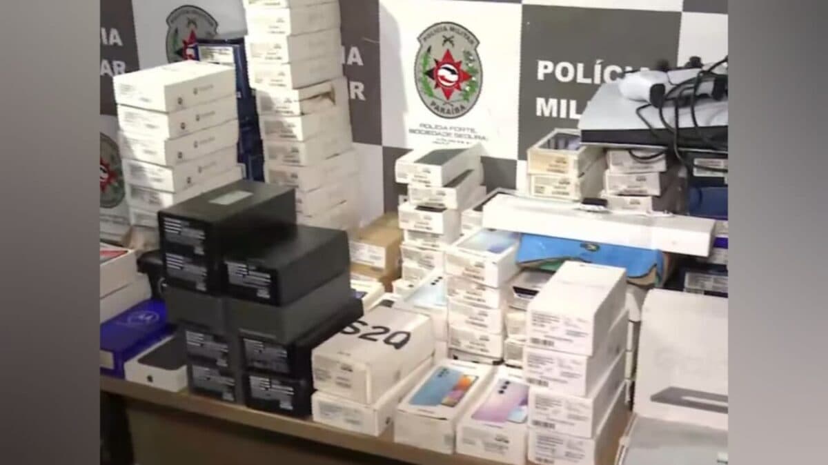 Polícia apreende em João Pessoa mais de 170 celulares roubados de loja do Magazine Luiza em Pernambuco; dois homens do Acre são presos