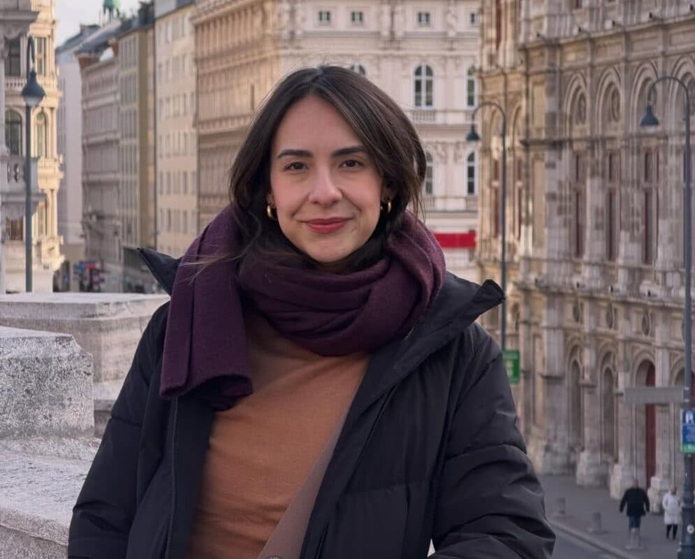 Influenciadora revela diagnóstico de linfoma raro causado por prótese de silicone