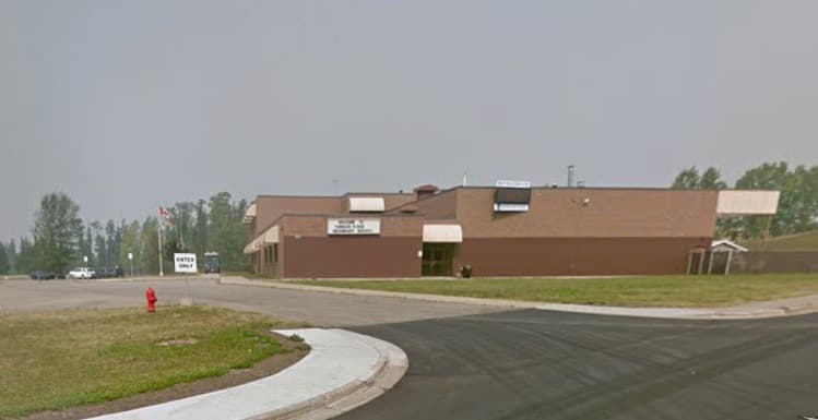 Nove pessoas morrem e 25 ficam feridas durante ataque a tiros em escola e residência no Canadá