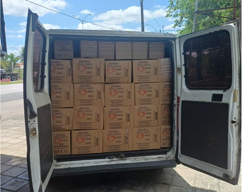 PRF apreende carregamento de 280 caixas de biscoitos sem nota fiscal em abordagem na BR-230, em Caldas Brandão