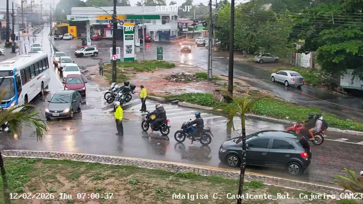 Viaduto do Cristo e Rotatória do Cajueiro apresentam acúmulo de água de chuva e complicam o trânsito