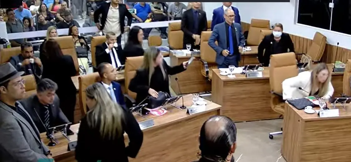 Vereador de Bayeux Adriano do Táxi acusa presidente da Câmara de falta de ética e de usar mau cheiro como manobra política