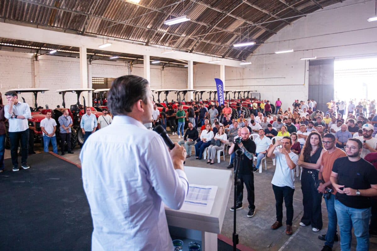Codevasf na Paraíba recebe R$ 64 milhões em investimentos e entrega 18 tratores agrícolas e máquinas pesadas