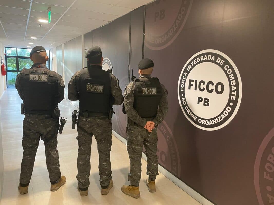 'Gestor financeiro' de facção do RN é preso durante passeio turístico na Praia do Sol, na Paraíba