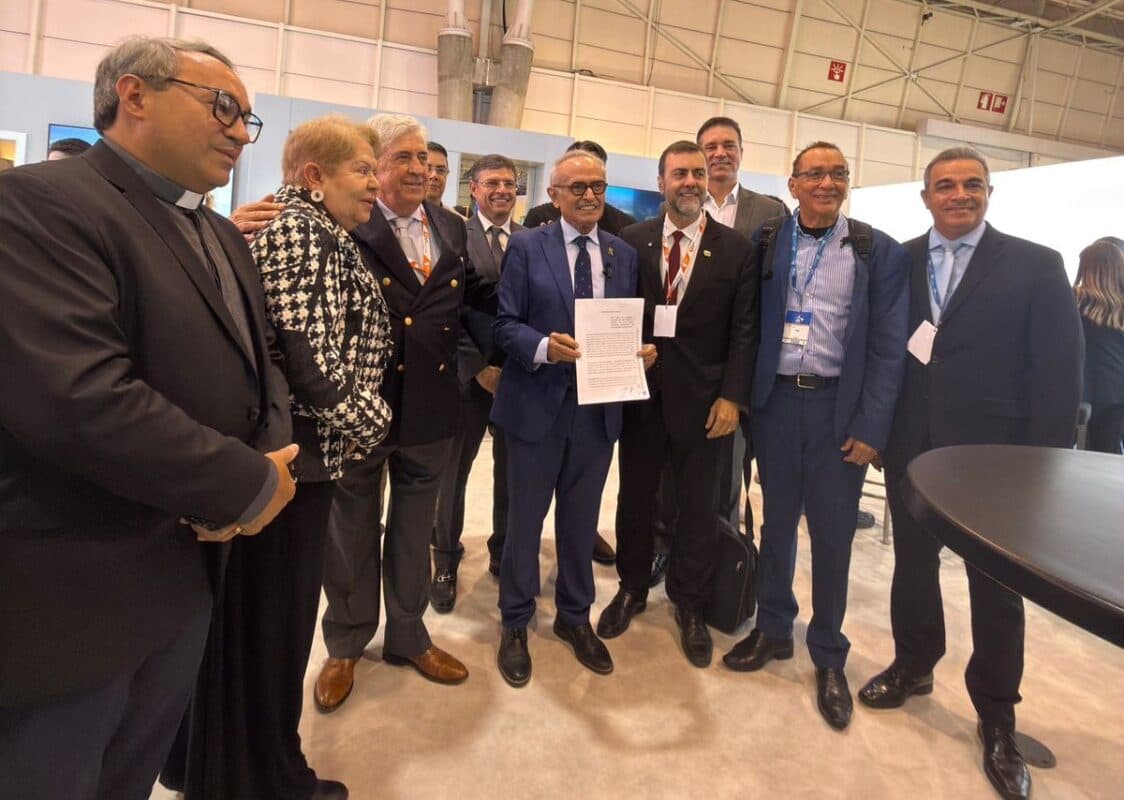 Em Portugal: Cícero Lucena firma protocolo para instalação do Vila Galé no Centro Histórico