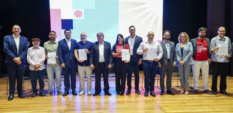 Governo da Paraíba empossa 1000 novos professores e mais convocações devem ocorrer