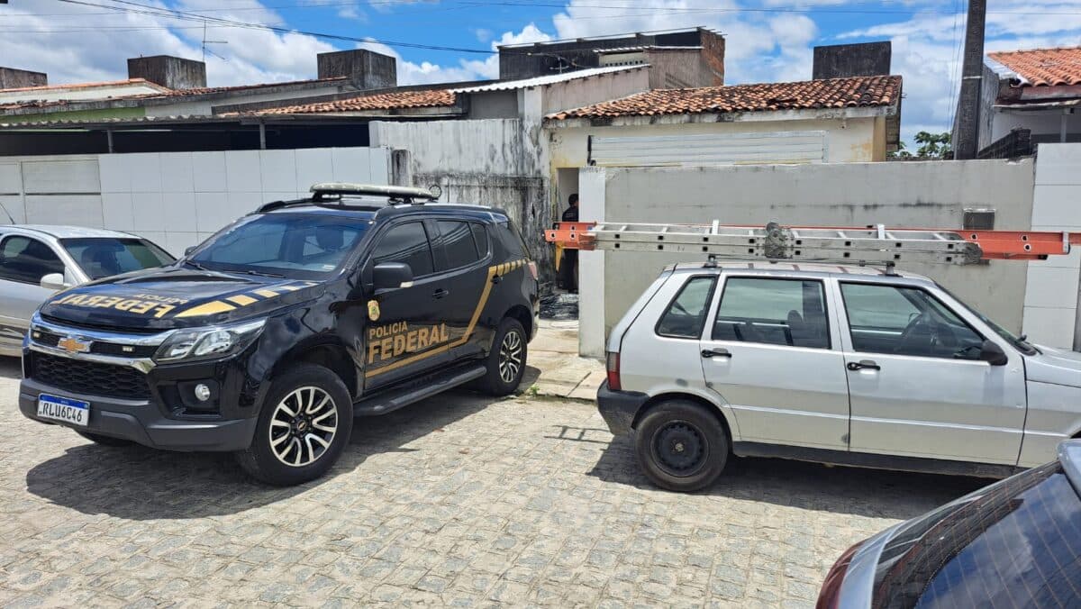 Polícia prende suspeitos de esquema de internet clandestina com cabos furtados da Claro e Brisanet, em Santa Rita