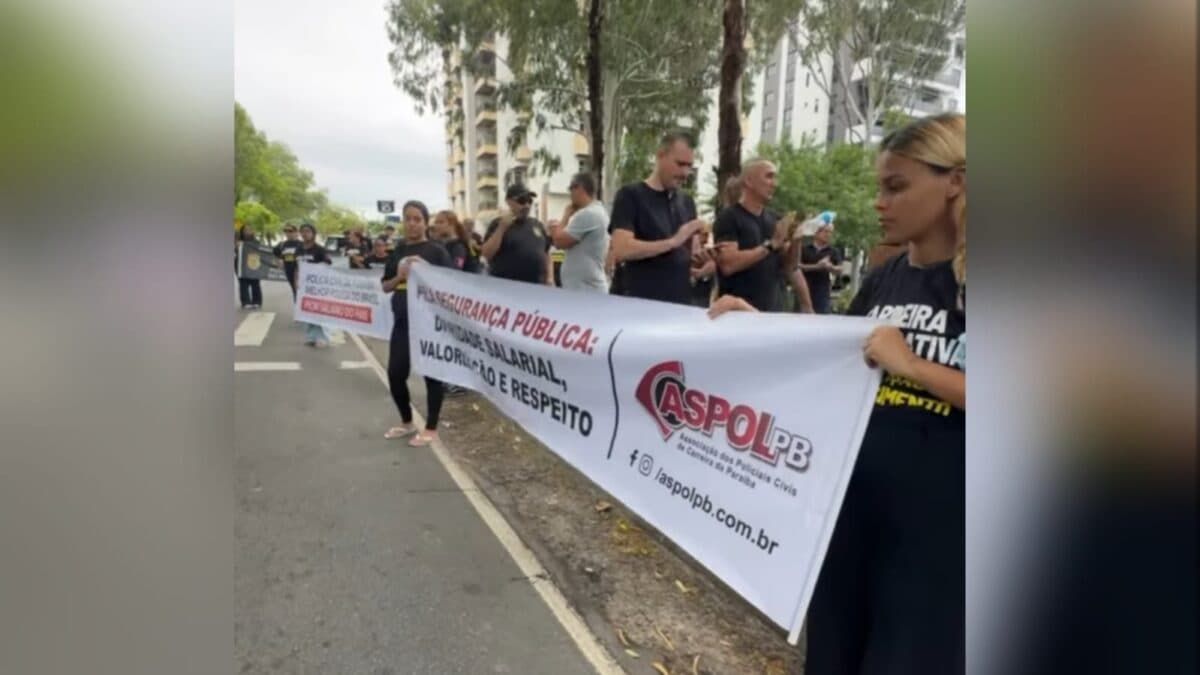 Servidores da Segurança Pública fazem ato em frente à Granja do Governador por melhores salários e direitos
