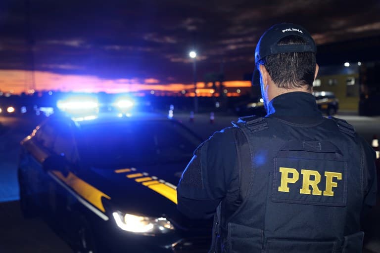 Motociclistas disputam racha a 180 km/h na BR-230 e desafiam a PRF