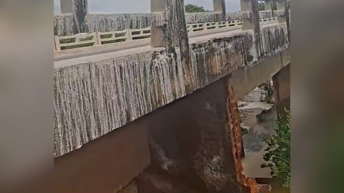 Moradores expõem danos e medo de desabamento em ponte na BR-230, em Cajazeiras