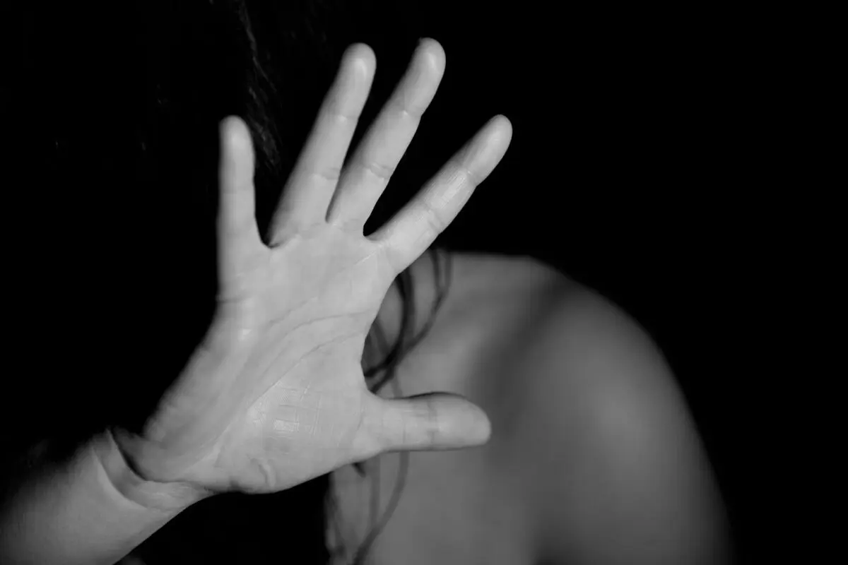 Mulher tem sangramento no nariz após sofrer socos do marido em Guarabira; homem foi preso