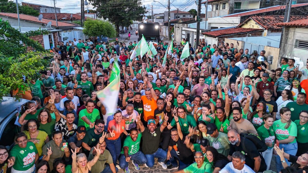 Edvaldo Neto reúne multidão em caminhada em Cabedelo e amplia mobilização na campanha