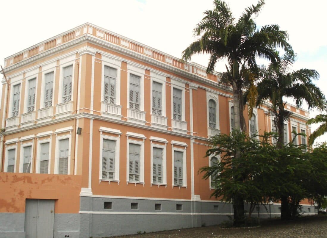 João Azevêdo decreta desapropriação do prédio do Colégio Pio XII para instalação de novo Hotel Vila Galé