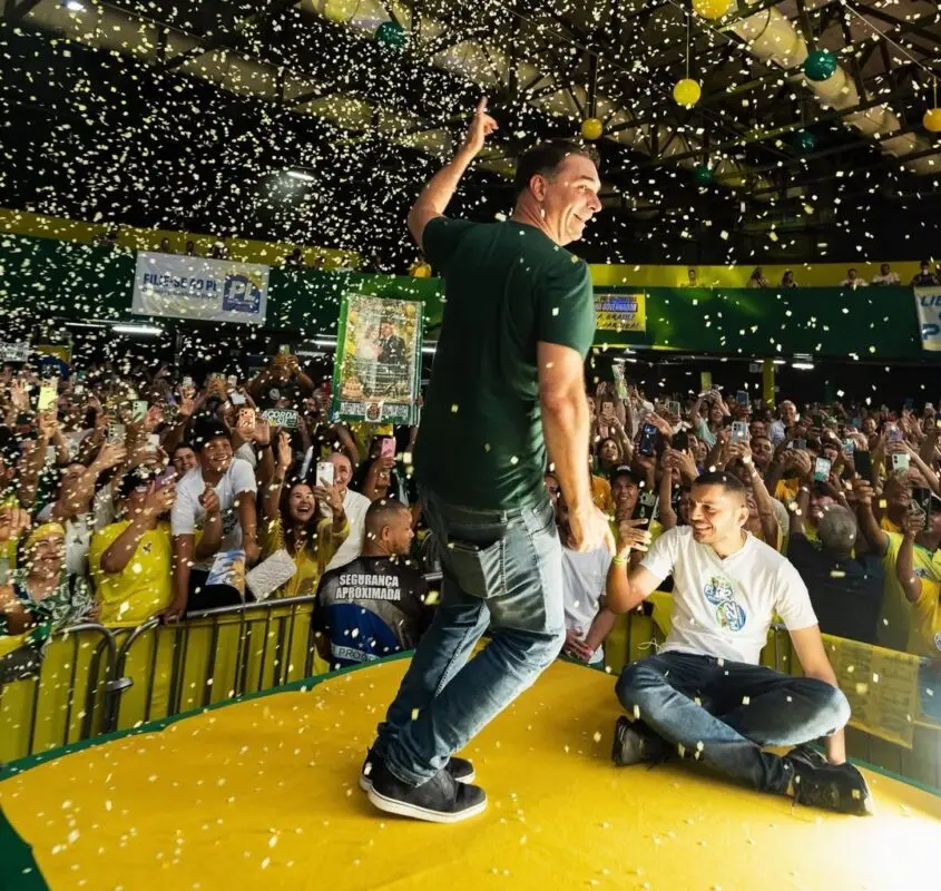 Justiça Eleitoral barra pedido do PSOL e carreata de Flávio Bolsonaro acontecerá na sexta-feira em Campina Grande