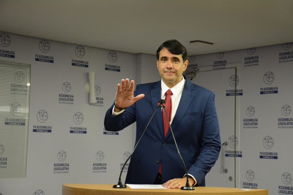 André Gadelha diz que ele e Veneziano são opções de 'política limpa' para o Senado na Paraíba: "a gente escapa"