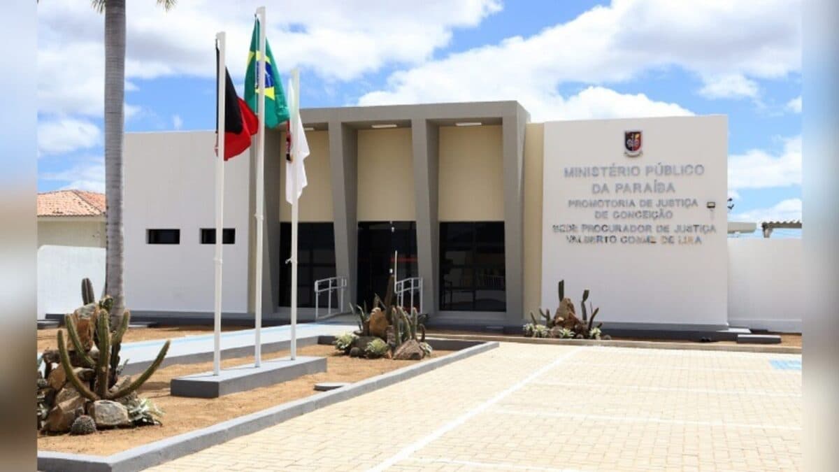 Justiça condena ex-secretária de Santana de Mangueira, cunhada do ex-prefeito, por vínculo como 'funcionária fantasma'