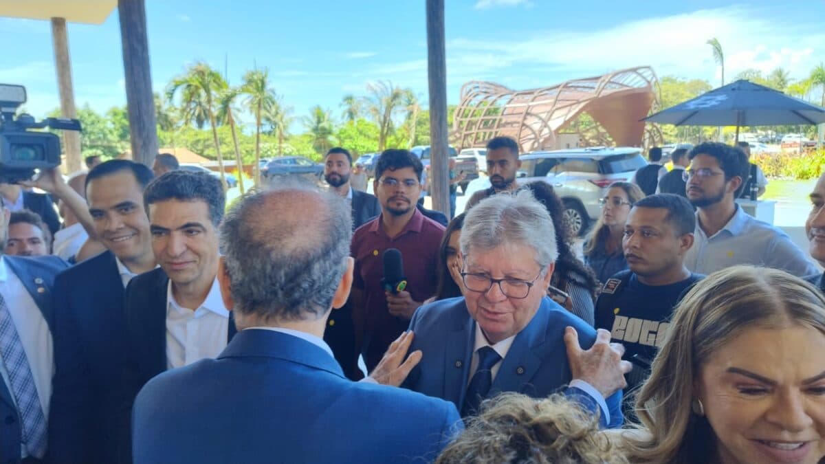 João Azevêdo comemora inauguração do Tauá Resort e diz que momento é um marco histórico da cidade