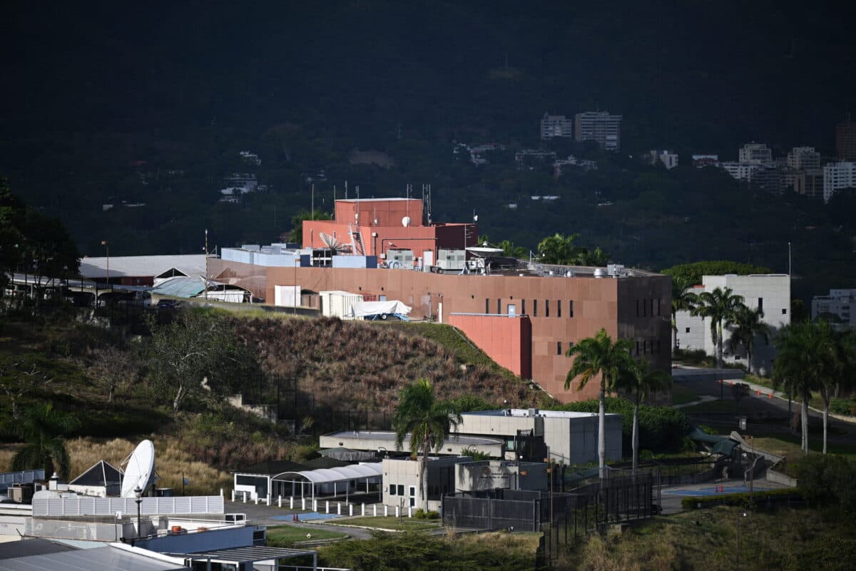 EUA anuncia reabertura da embaixada na Venezuela após 7 anos