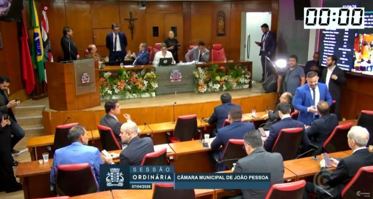 Vereadores de João Pessoa aprovam Projeto de Lei que proíbe mulheres trans em competições femininas