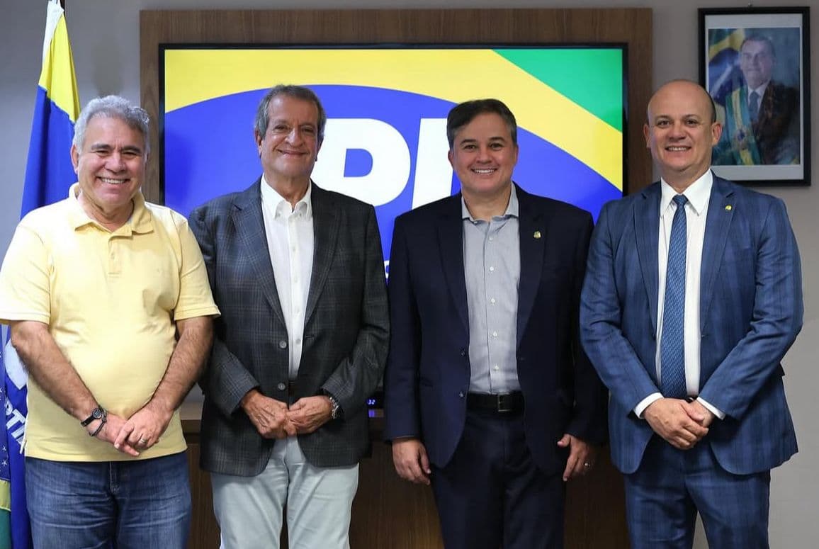Efraim Filho assume presidência do PL na Paraíba