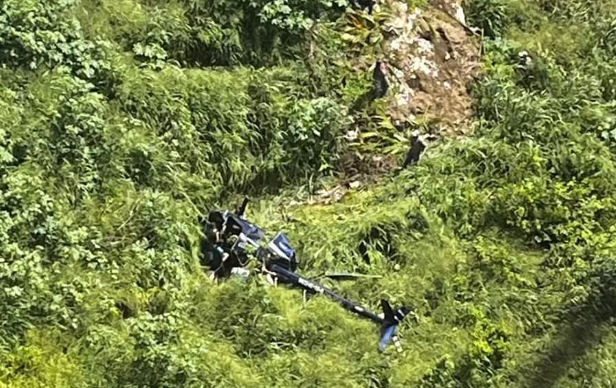 Helicóptero cai próximo a hotel em Campina Grande