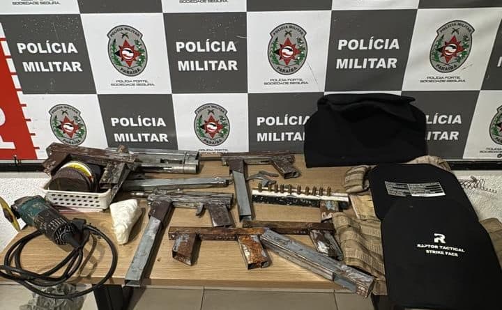 Homem é preso e fábrica clandestina de armas é fechada em comunidade de João Pessoa