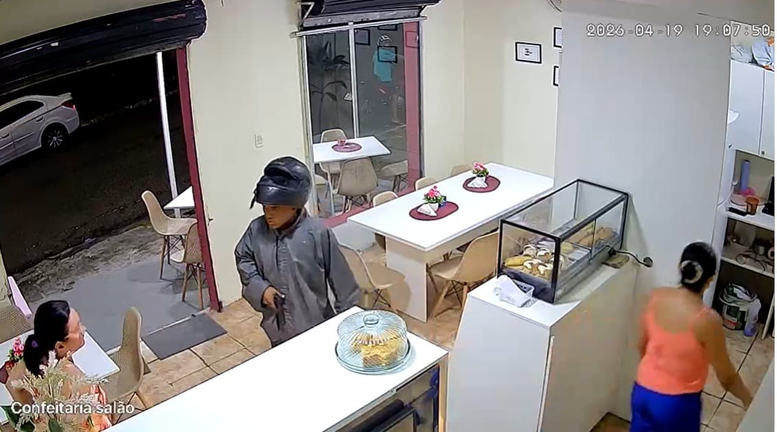 VÍDEO: Câmera flagra assalto à confeitaria no Bairro dos Novaes