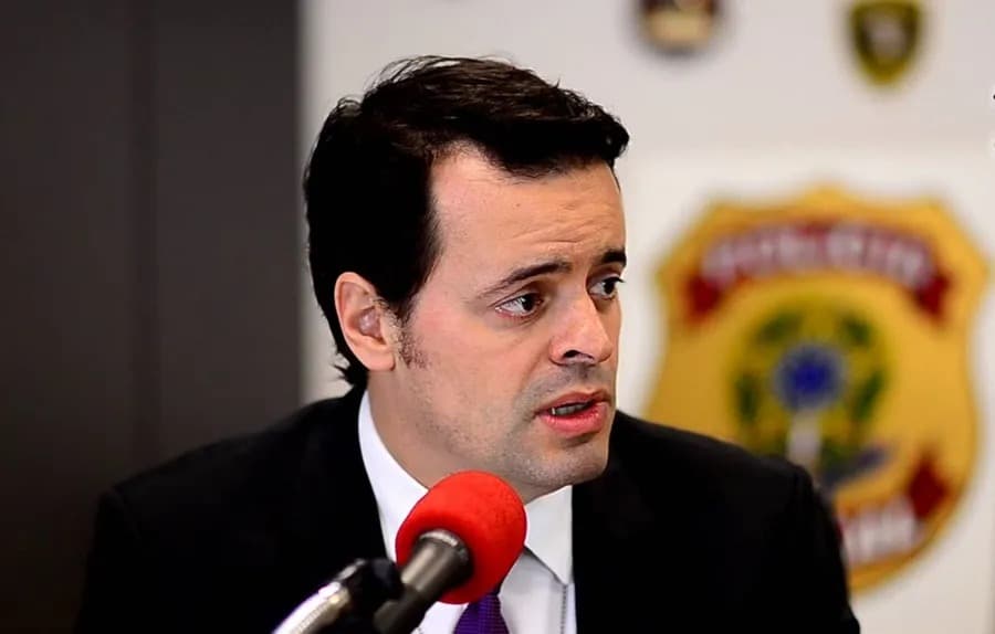 EUA alega manipulação e ordena que delegado da PF envolvido na prisão de Ramagem deixe o país