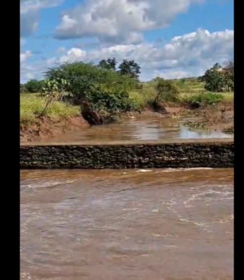 Bombeiros resgatam corpo de jovem desaparecido após mergulhar em barragem no Sertão da Paraíba