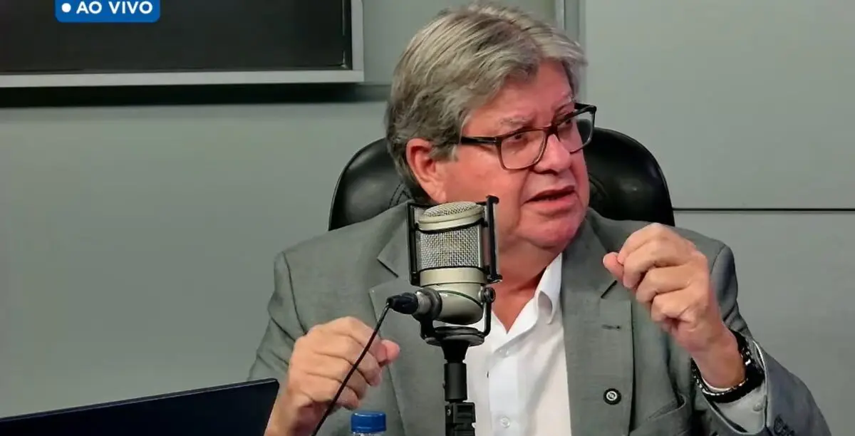 João Azevêdo se diz focado em quem ficou no PSB e que esses terão seu respeito: "não tenho preocupação com quem saiu"