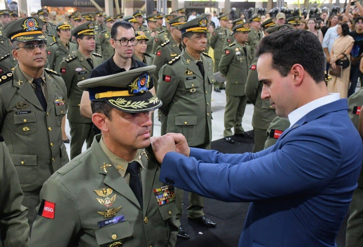 Governador entrega 112 promoções de oficiais e empossa novos comandantes da Polícia Militar na Paraíba