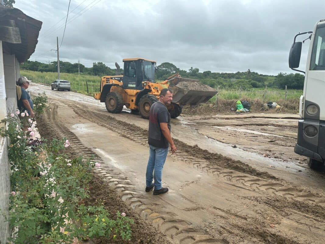 Prefeitura mobiliza equipes e maquinário para minimizar impactos das chuvas em Guarabira