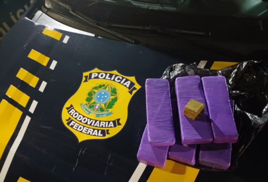 PRF na Paraíba tira de circulação 6 kg de maconha, apreende dois veículos roubados e flagra adulteração