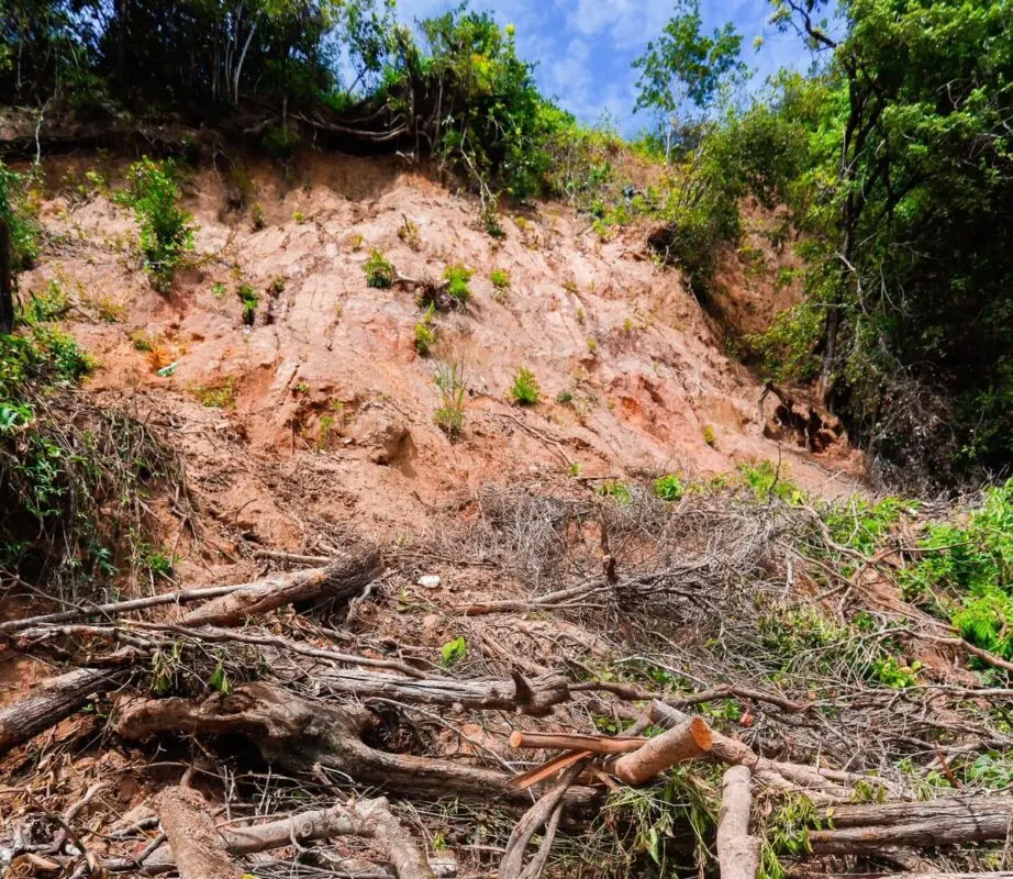 Prefeito anuncia obra na Barreira do Cabo Branco e libera trânsito na ladeira do Altiplano aos Bancários