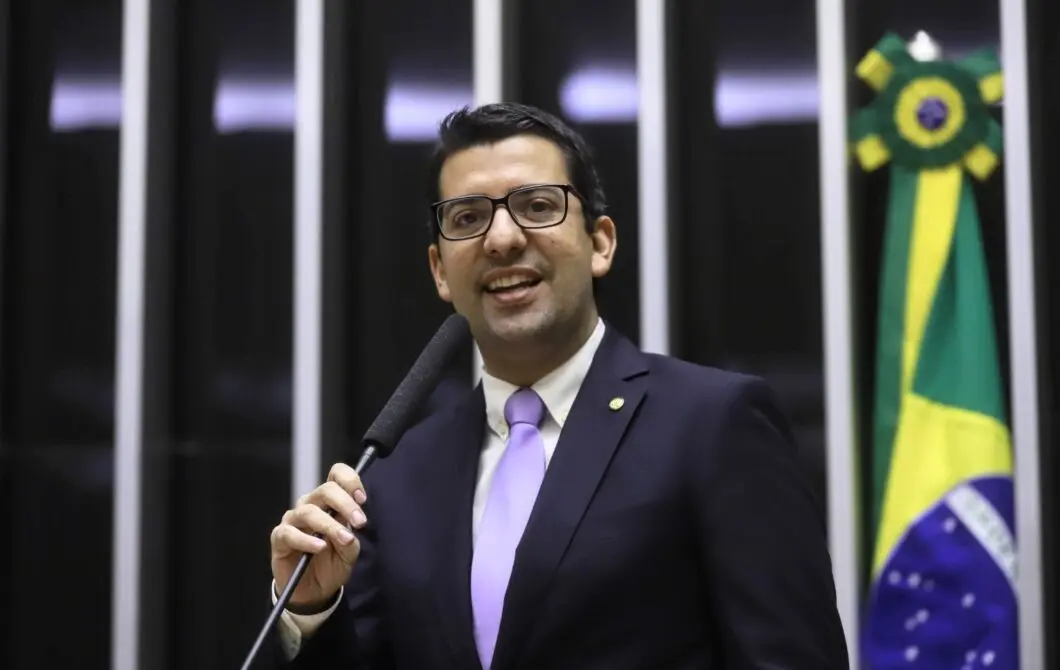Deputado é alvo de operação da PF por suspeita de fraude em contratos de R$ 200 milhões