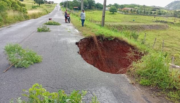 Cabeceira de ponte cede entre Belém e Caiçara e exige atenção de motoristas