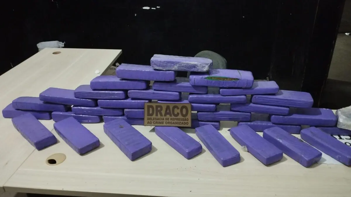 Casal é preso com 37 quilos de maconha dentro de carro para comercialização em Cajazeiras