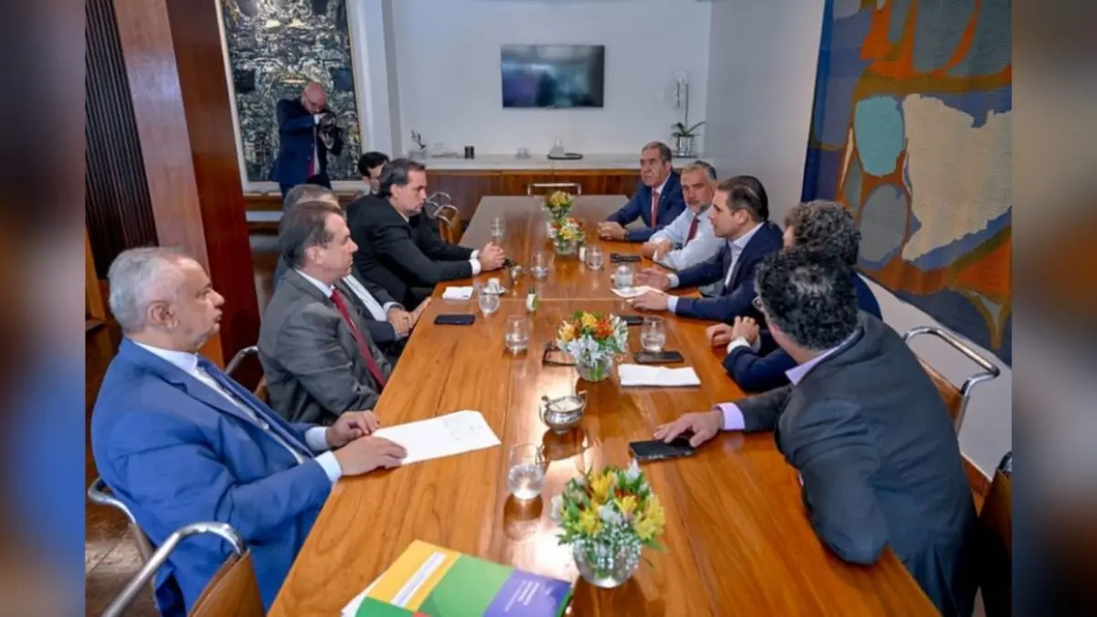 Escala 6x1: Hugo Motta fecha acordo com Governo para 40 horas semanais de trabalho e dois dias de descanso