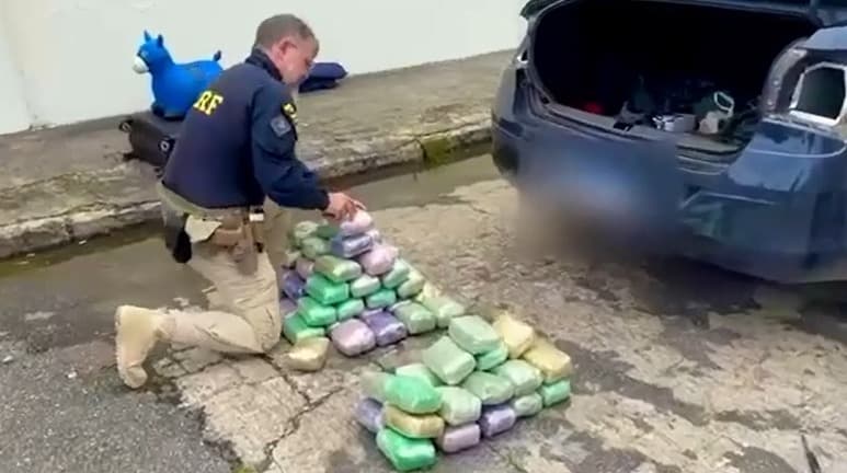 R$ 5 milhões: PRF apreende 76 kg de haxixe escondido em painel e lanternas de carro em Lagoa Seca