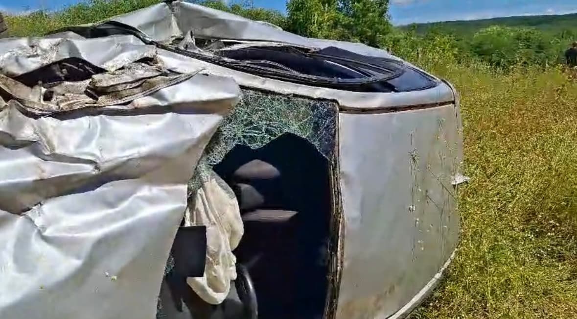 Capotamento na PB-382 deixa um morto e outro ferido no Sertão da Paraíba