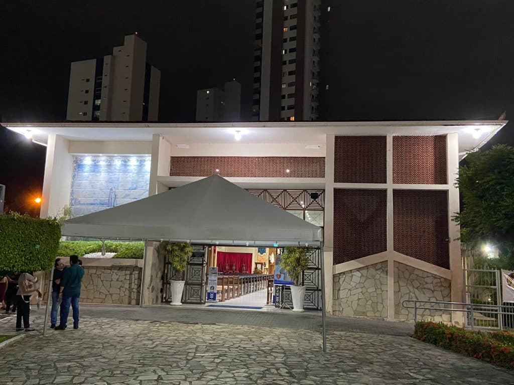 Mais de 100 fiéis de Igreja no Miramar passam mal após encontro de jovens e Arquidiocese busca explicações