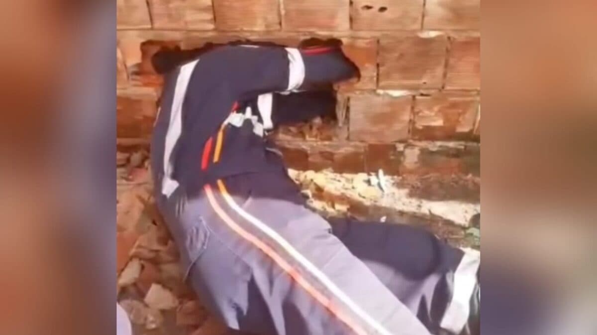 Bebê é resgatado após ser abandonado entre duas casas em Caaporã