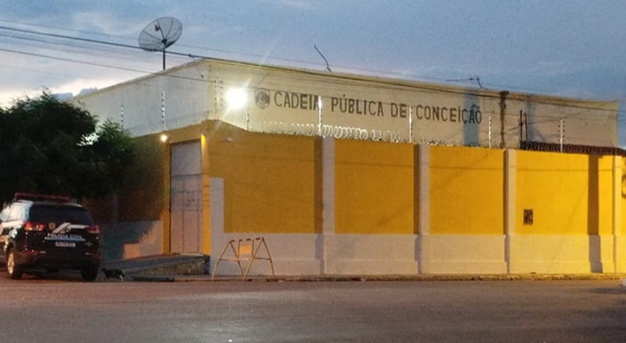 Presos tocam fogo em cadeia em Conceição na Paraíba