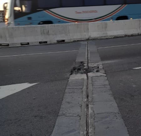 Rachaduras no asfalto e metal exposto no Viaduto do Cristo assustam motoristas em João Pessoa