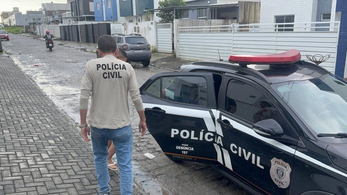 Polícia Civil realiza operação contra funcionários suspeitos de desviar mais de R$ 44 mil de posto de combustíveis em João Pessoa