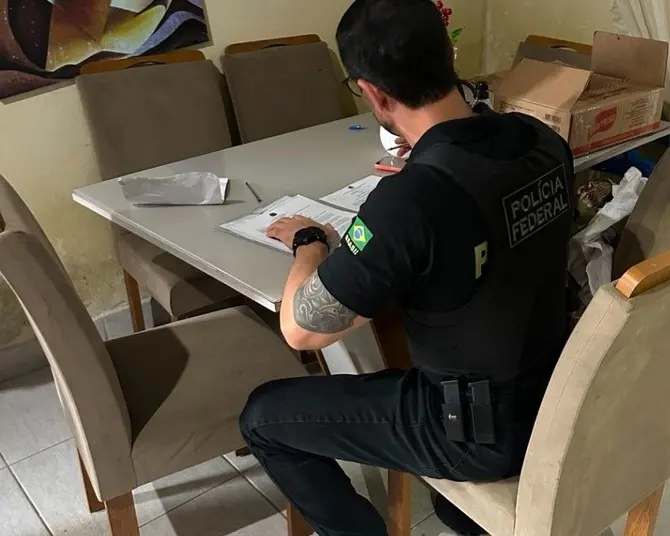 Polícia Federal cumpre mandados em nova fase de operação contra fraudes em financiamentos habitacionais na Paraíba